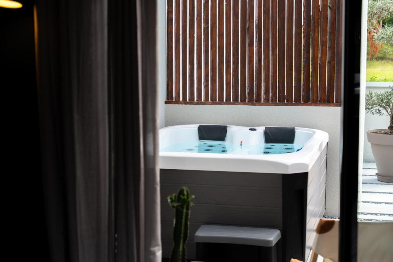Yanna Lodge, Gite Classe 4 Etoiles Avec Spa Couvert Entierement アレスト エクステリア 写真