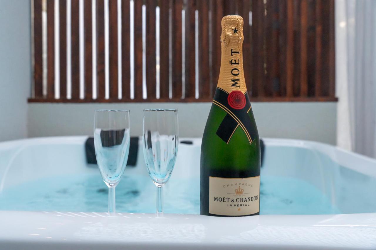 Yanna Lodge, Gite Classe 4 Etoiles Avec Spa Couvert Entierement アレスト エクステリア 写真