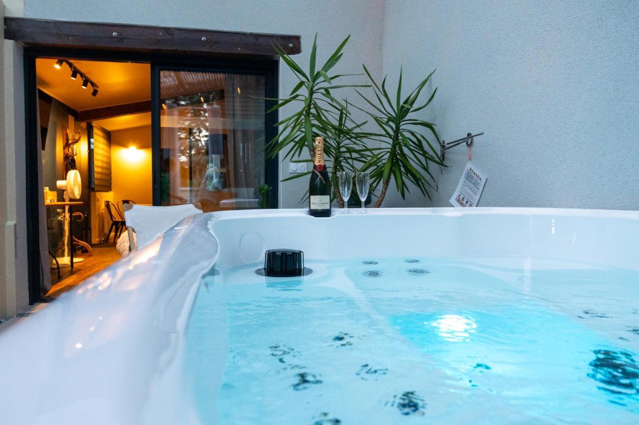 Yanna Lodge, Gite Classe 4 Etoiles Avec Spa Couvert Entierement アレスト エクステリア 写真