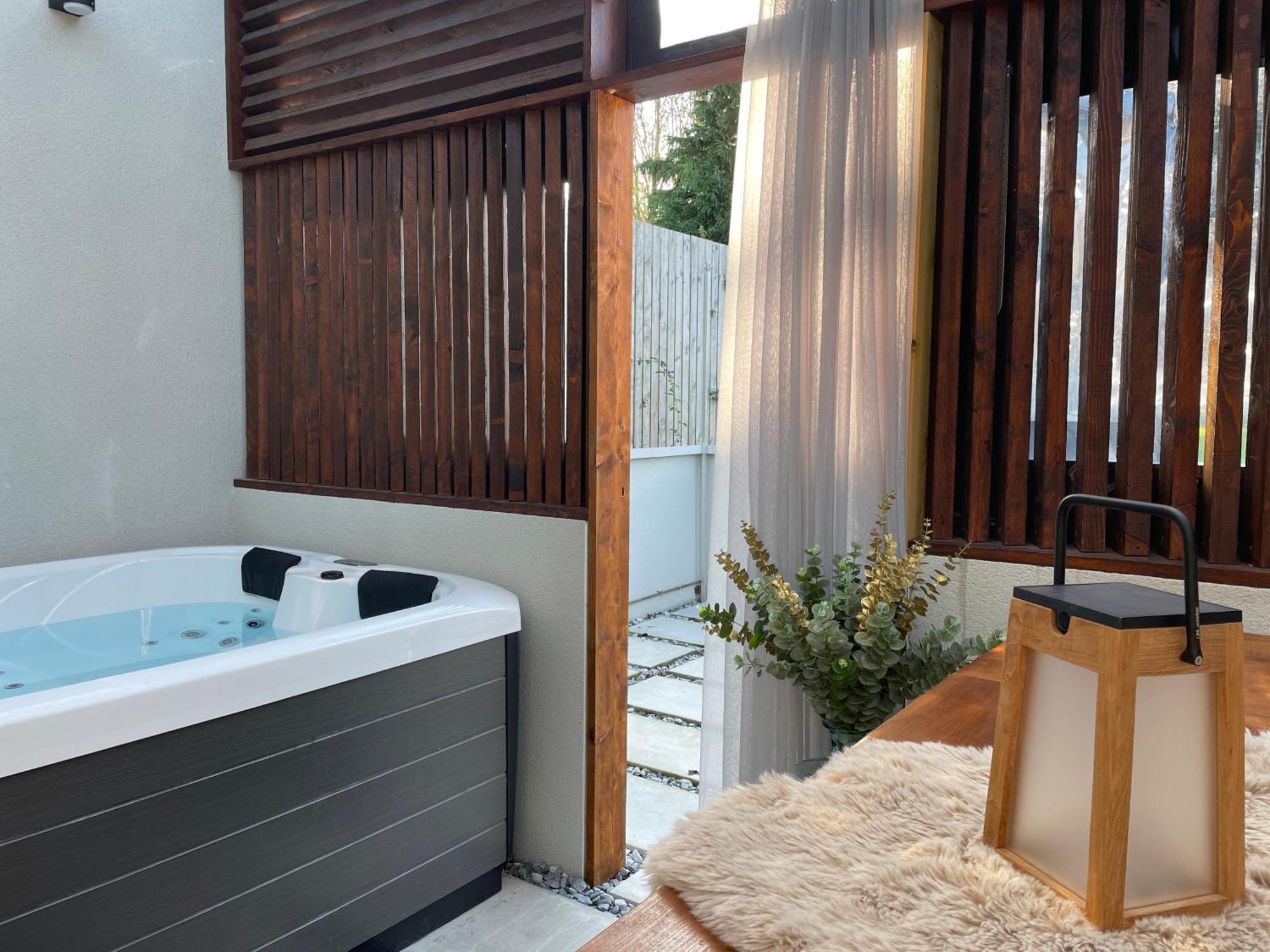 Yanna Lodge, Gite Classe 4 Etoiles Avec Spa Couvert Entierement アレスト エクステリア 写真